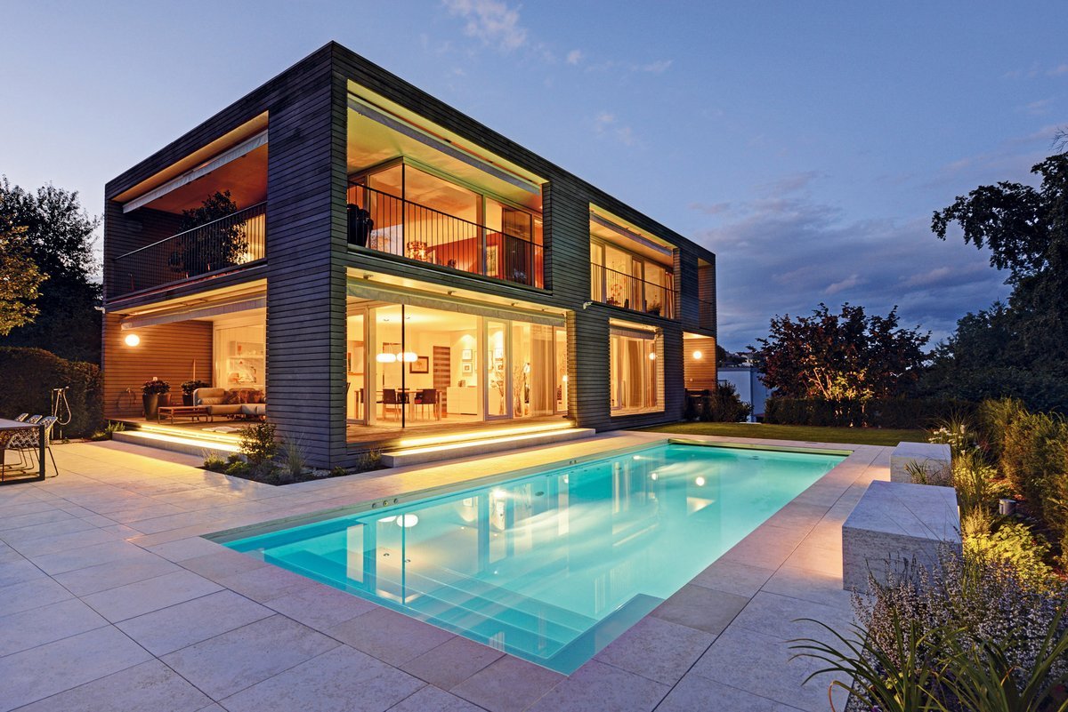 Präzise Folienverlegung für Schwimmbecken durch MyPool Services Fachpersonal