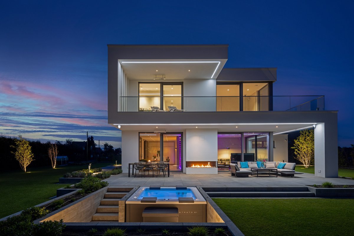 Moderner Whirlpool für Garten und Terrasse – Wellness von MyPool Services